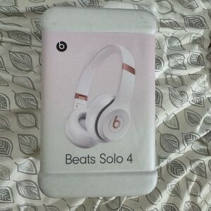 Beats by Dre Solo 4 Over-Ear Headphones - Cloud pink
